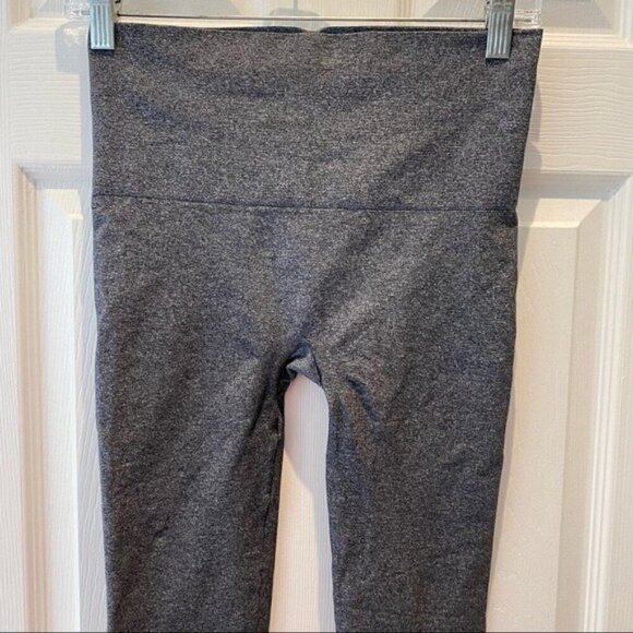 Spanx Look At Me Now Seamless Leggings Heather Charcoal Gray size Medium - Picture 9 of 9